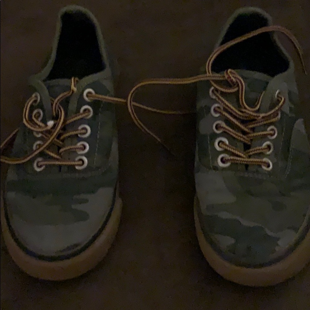 Old navy camo shoes